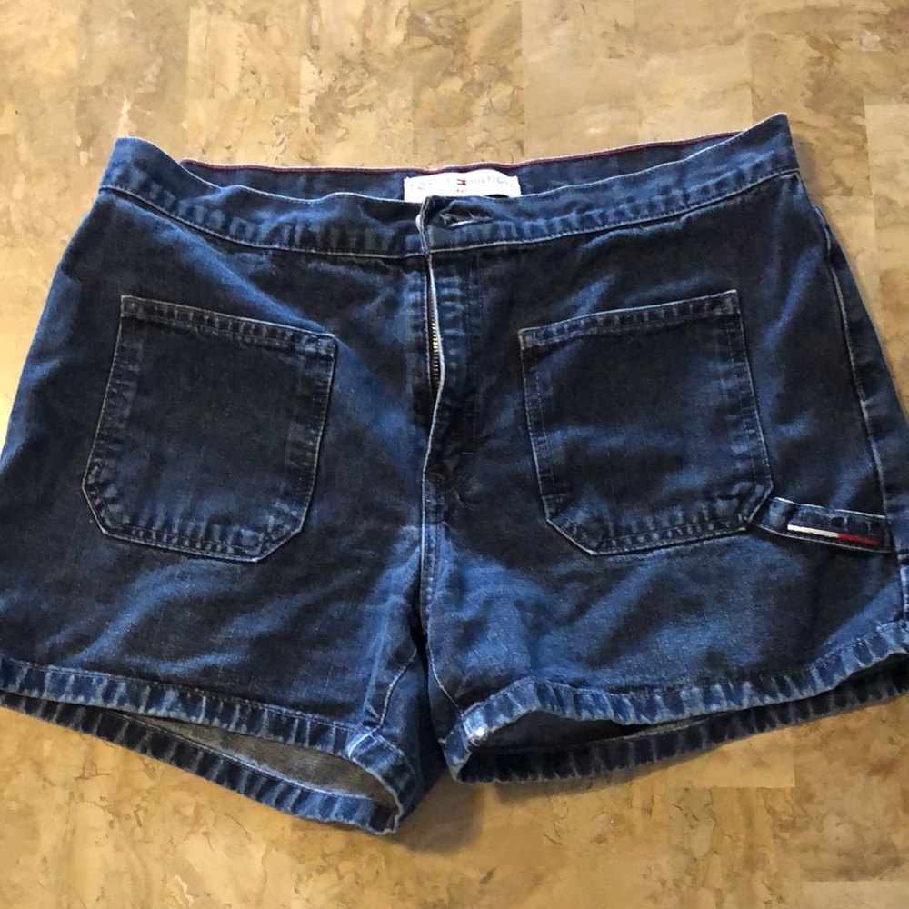 Front pocket Tommy Hilfiger denim shorts